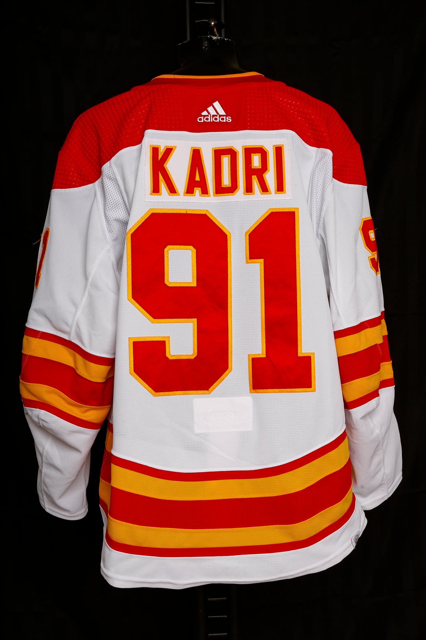 Kadri Calgary Flames Kids Jersey Nazem Kadri Calgary Skyline WHT