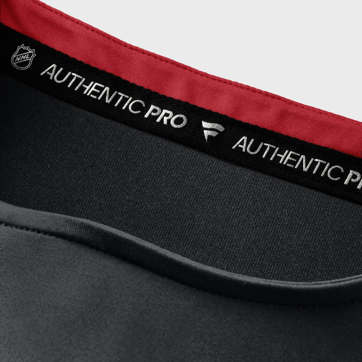 Tee AP26 Rink Tech SS Blk - neck closeup